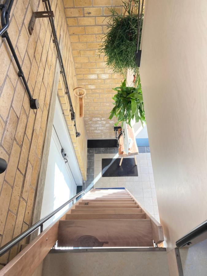 Tiny House Van Hoogspanning Naar Ontspanning Wirdum Esterno foto