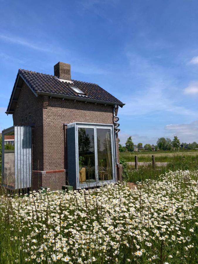Tiny House Van Hoogspanning Naar Ontspanning Wirdum Esterno foto